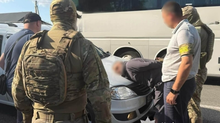 На Прикарпатті викрили схему переправлення чоловіків за кордон: серед підозрюваних — троє військових