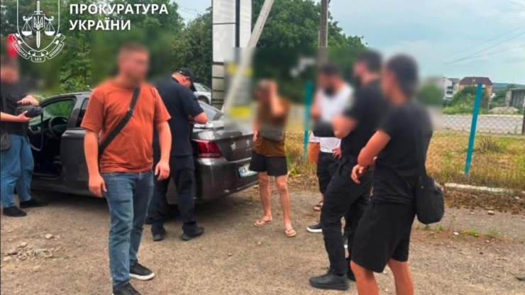 На збуті психотропів затримали трьох прикарпатців