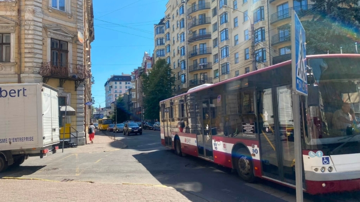 На Січових Стрільців буде нова зупинка громадського транспорту, а вулиця стане повністю односторонньою