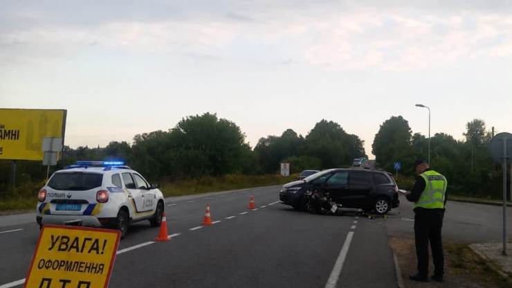В Отинії не розминулися легковик та мотоцикл, є постраждалий