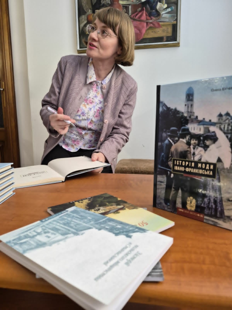 Місто у дзеркалі моди: у Франківську представили нову краєзнавчу книжку 1