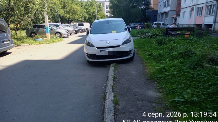 У Калуші за тиждень оштрафували 87 водіїв за порушення правил стоянки та паркування