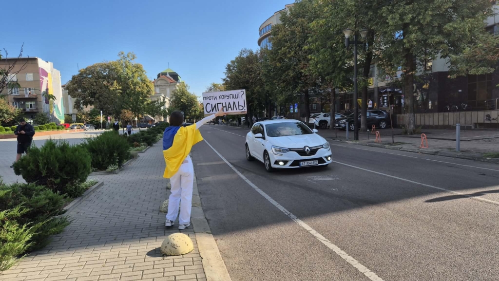 У Франківську до 30 людей вийшли на підтримку Федорова напередодні голосування за нового міністра оборони 2