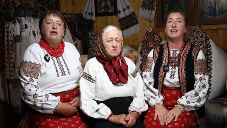 85-річна блогерка з Косівщини підкорює TikTok піснями, гумором і гуцульськими традиціями