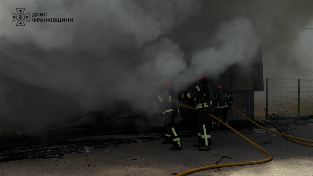 У Чукалівці горів ангар 3