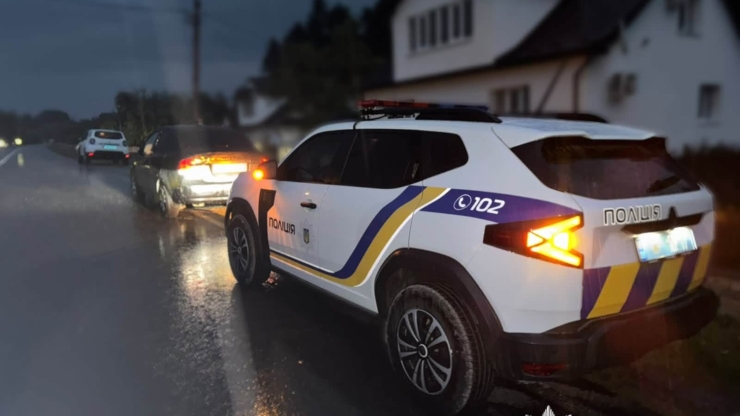 У Делятині п'яний водій на розшукуваному авто хотів відкупитися від поліцейських