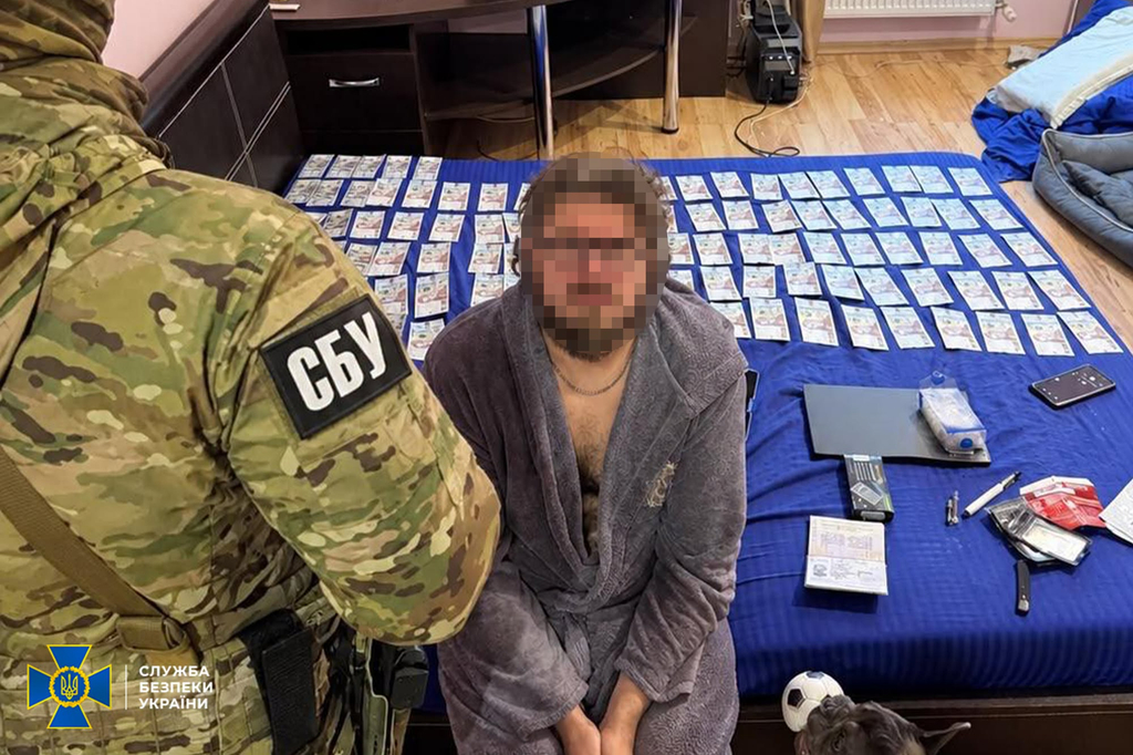 Наркотиків на понад 20 млн грн: у Франківську викрили наркомережу 5