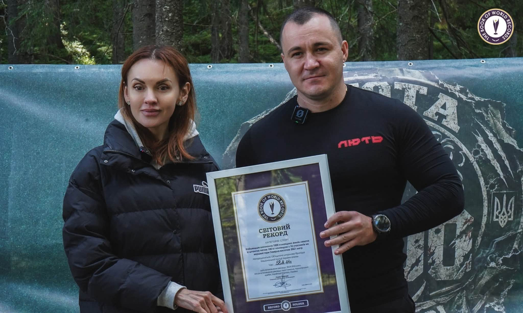 На Говерлі встановили світовий рекорд із командного жиму 4