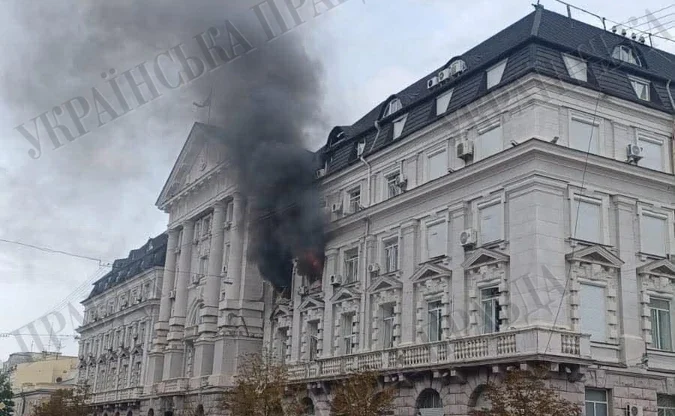 дрон рф вдарив по будівлі СБУ в центрі Києва
