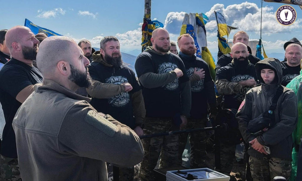 На Говерлі встановили світовий рекорд із командного жиму 1