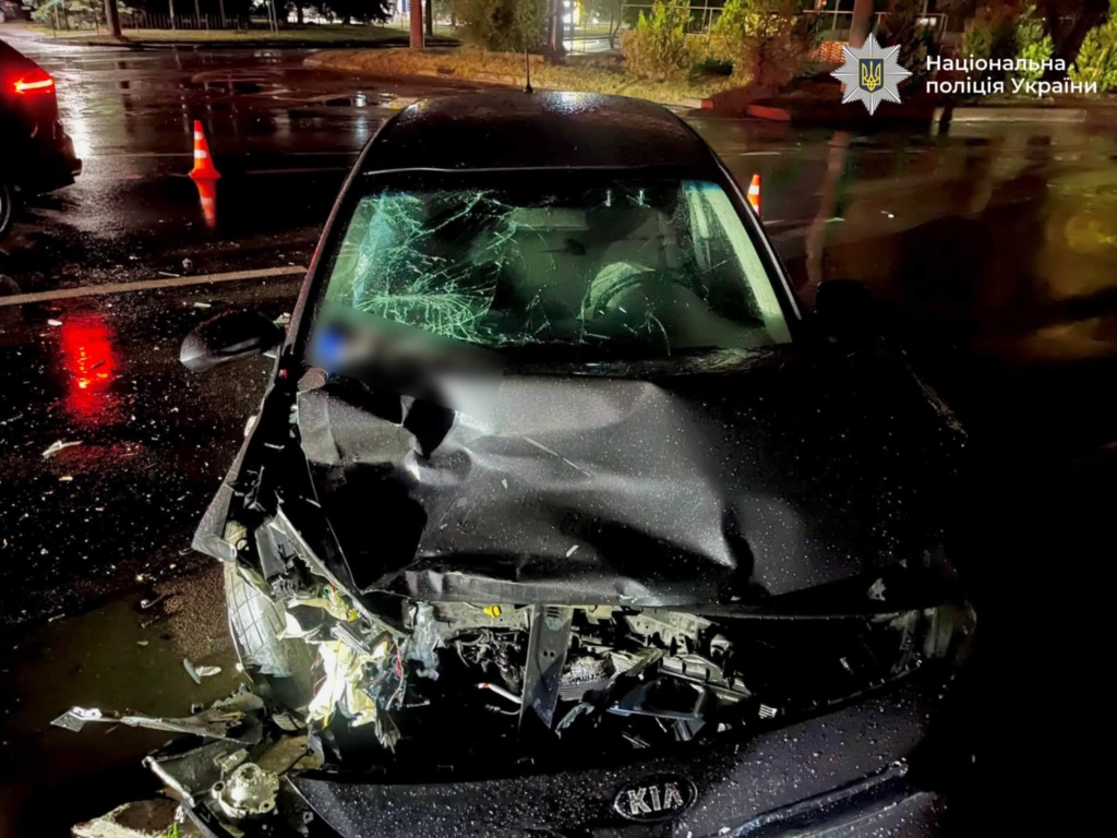 У Франківську 19-річна водійка Porsche зіткнулася з Kia – двох пасажирів госпіталізували 2