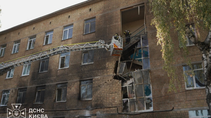 росія вдарила по школі у Києві