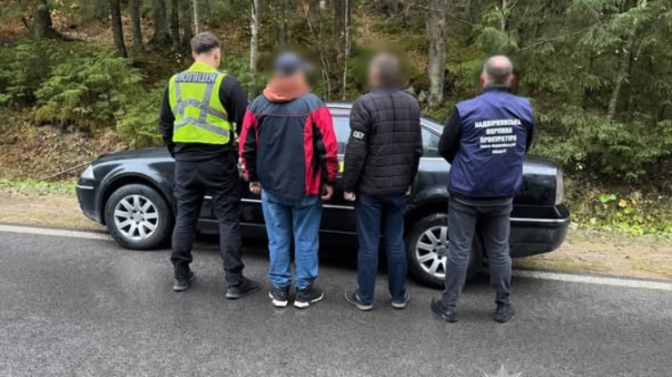 На Прикарпатті затримали пенсіонера, який за 300 доларів взявся переправити киянина через гори до Румунії