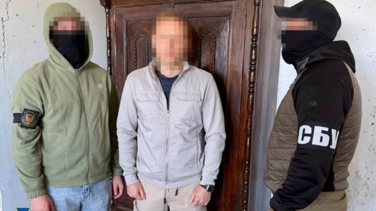 На Харківщині СБУ затримала ексадвоката, який зливав позиції ЗСУ