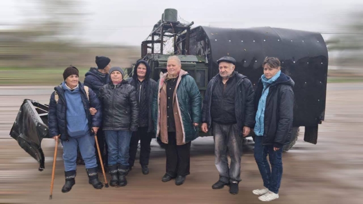 Бійці франківської 102 бригади евакуювали 7 жителів Херсонщини