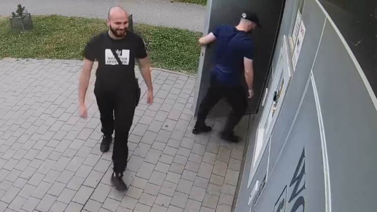 У Франківську молодики, які виламали двері вбиральні біля озера, отримали по 51 грн штрафу